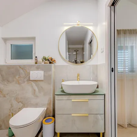 7 Olives Luxury רוגוזניצה