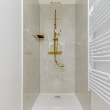 7 Olives Luxury *