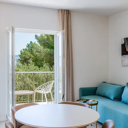 7 Olives Luxury